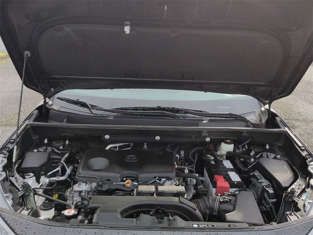 Used 2021 Toyota RAV4 LE image 31