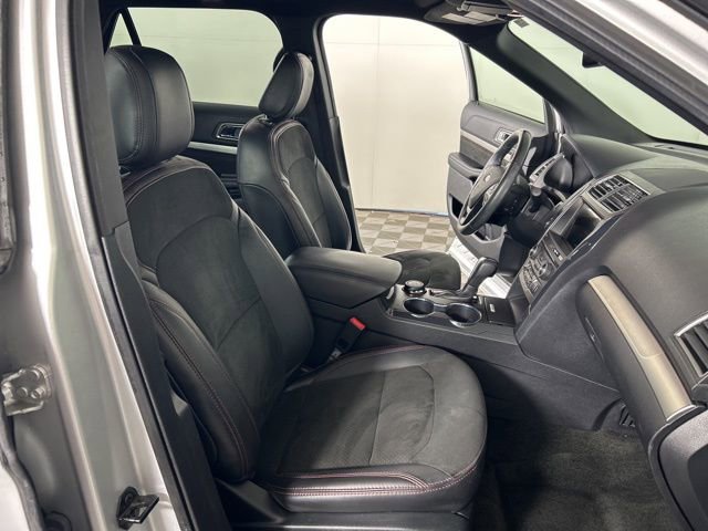 Certified 2018 Ford Explorer XLT w/ Equipment Group 202A AWD/4WD image 23