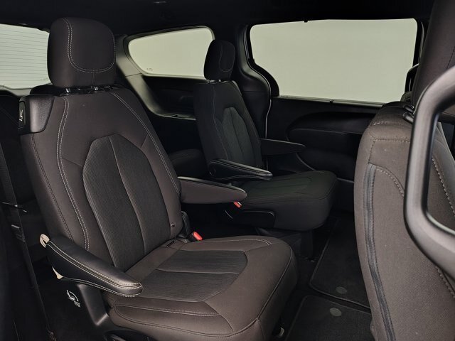 Used 2022 Chrysler Pacifica Touring FWD image 28