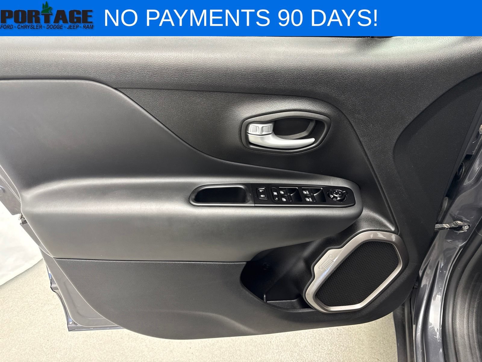 Used 2023 Jeep Renegade Latitude AWD/4WD image 12