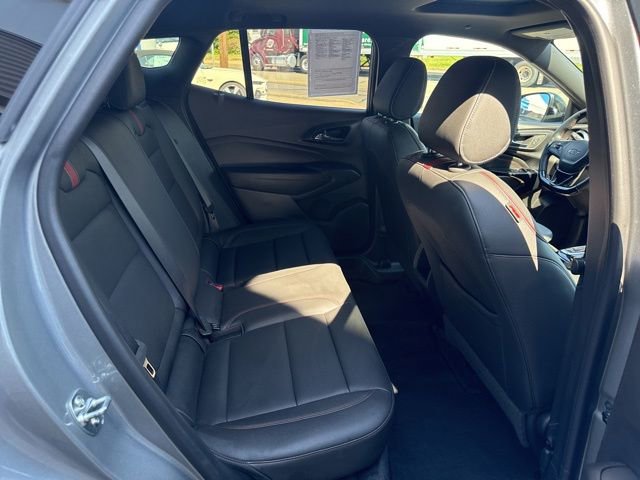 Used 2025 Chevrolet Trax RS w/ Sunroof Package FWD image 35
