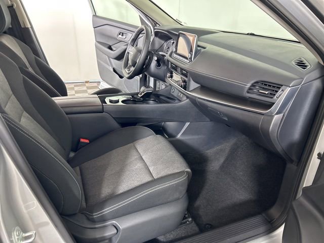Used 2025 Nissan Rogue SV AWD/4WD image 18