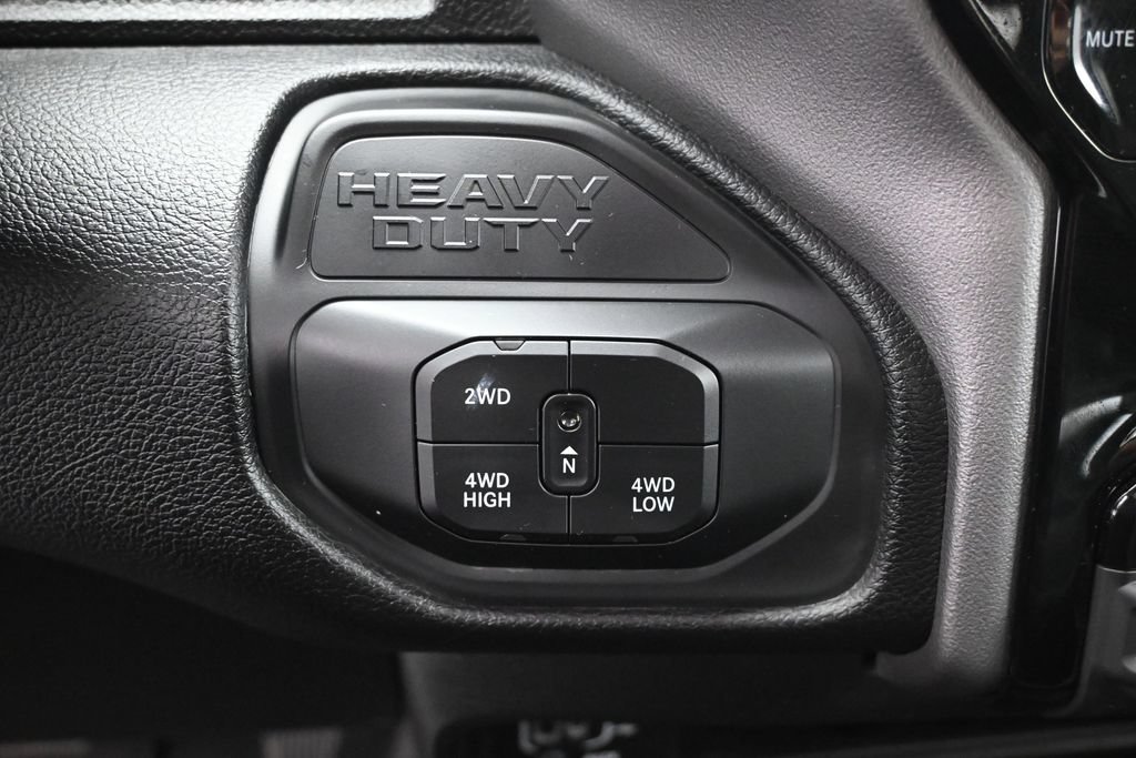 Used 2026 RAM 2500 Laramie AWD/4WD image 18