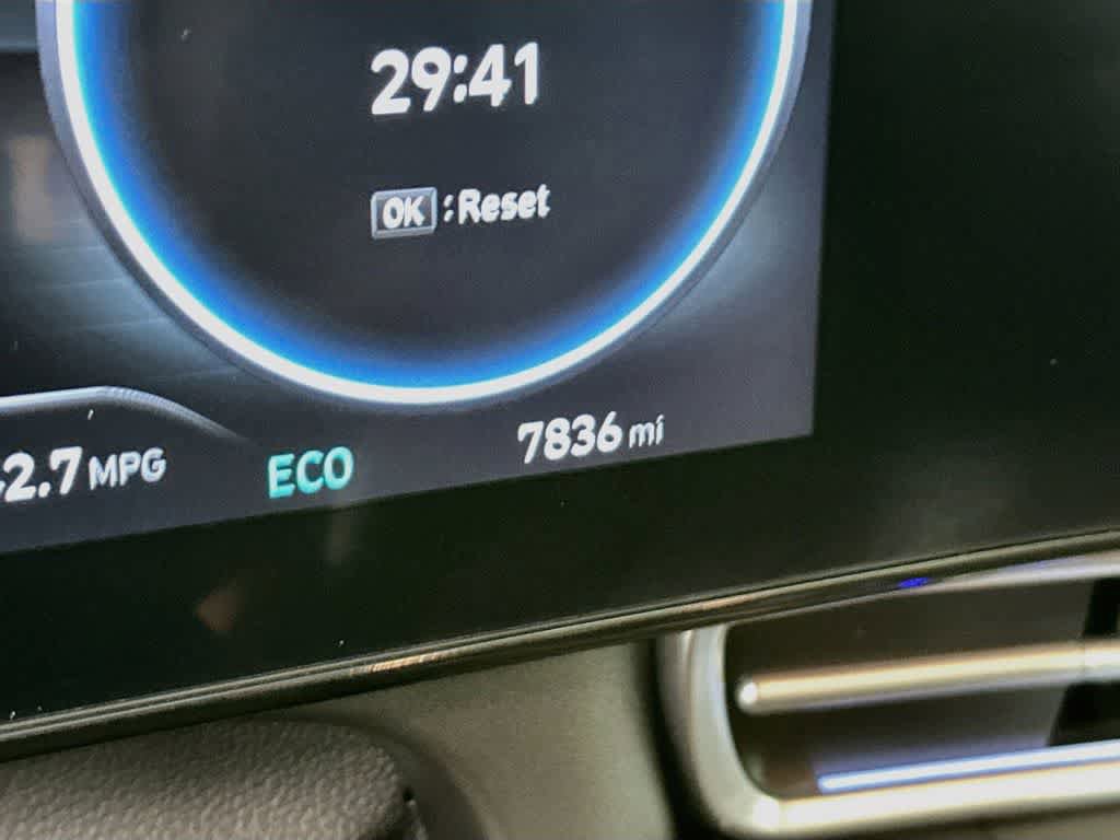 Used 2024 Hyundai Elantra Limited FWD image 18