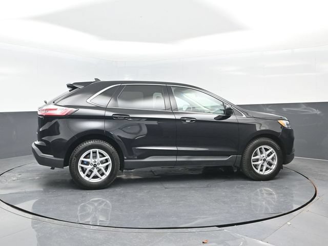 Certified 2023 Ford Edge SEL w/ Convenience Package AWD/4WD image 3