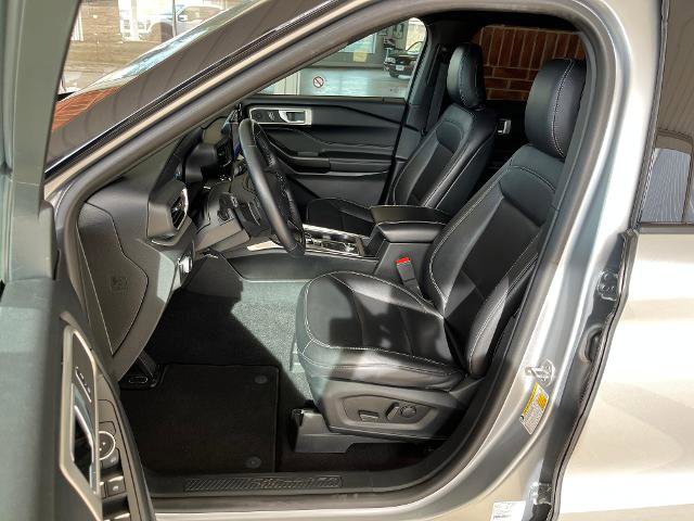 Certified 2020 Ford Explorer XLT w/ Equipment Group 202A image 11