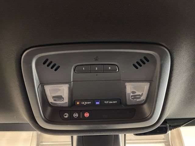 Used 2022 Chevrolet Traverse LT w/ LPO, Floor Liner Package AWD/4WD image 3