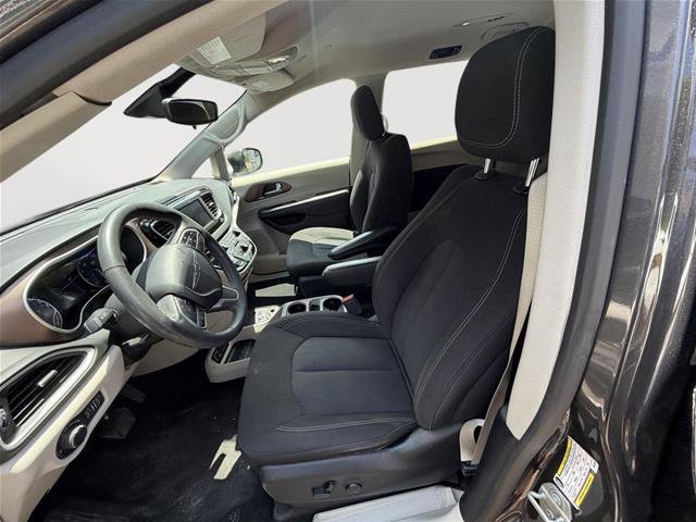Used 2023 Chrysler Voyager LX FWD image 10