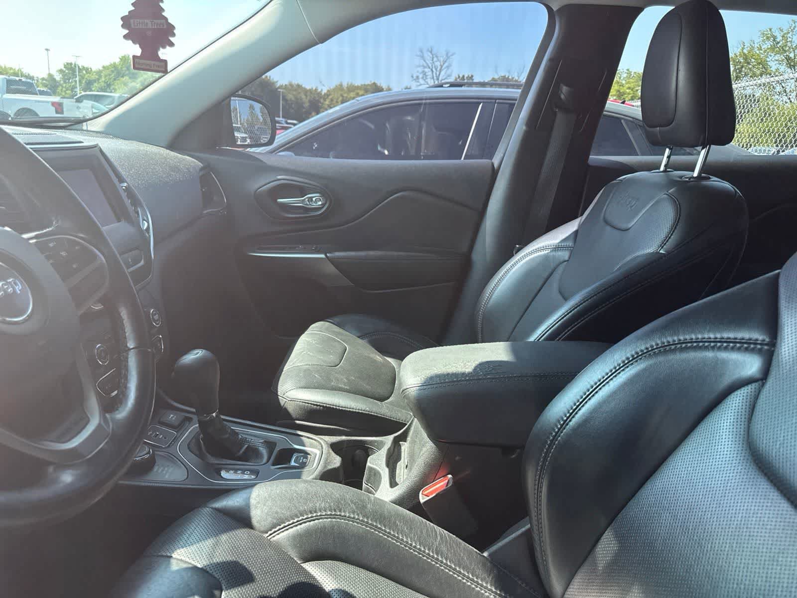 Used 2021 Jeep Cherokee Latitude Lux AWD/4WD image 32