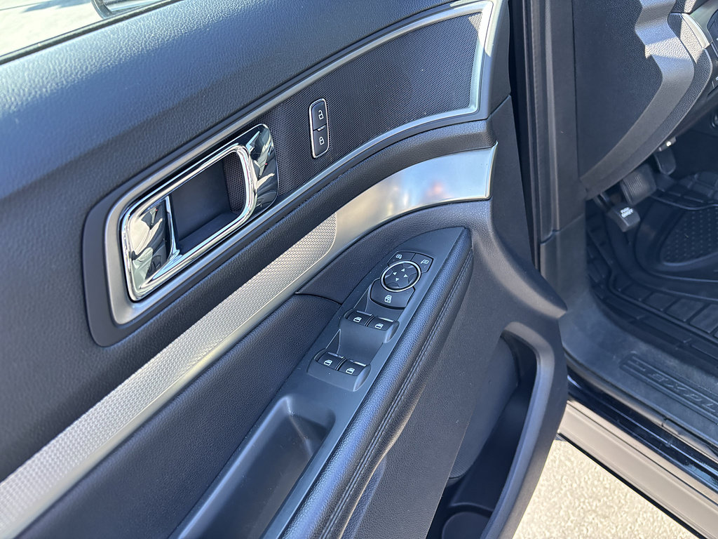 Certified 2019 Ford Explorer XLT w/ Class III Trailer Tow Package AWD/4WD image 14