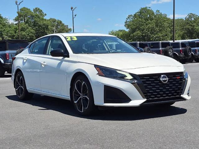 Used 2023 Nissan Altima 2.5 SR w/ SR Premium Package FWD image 2
