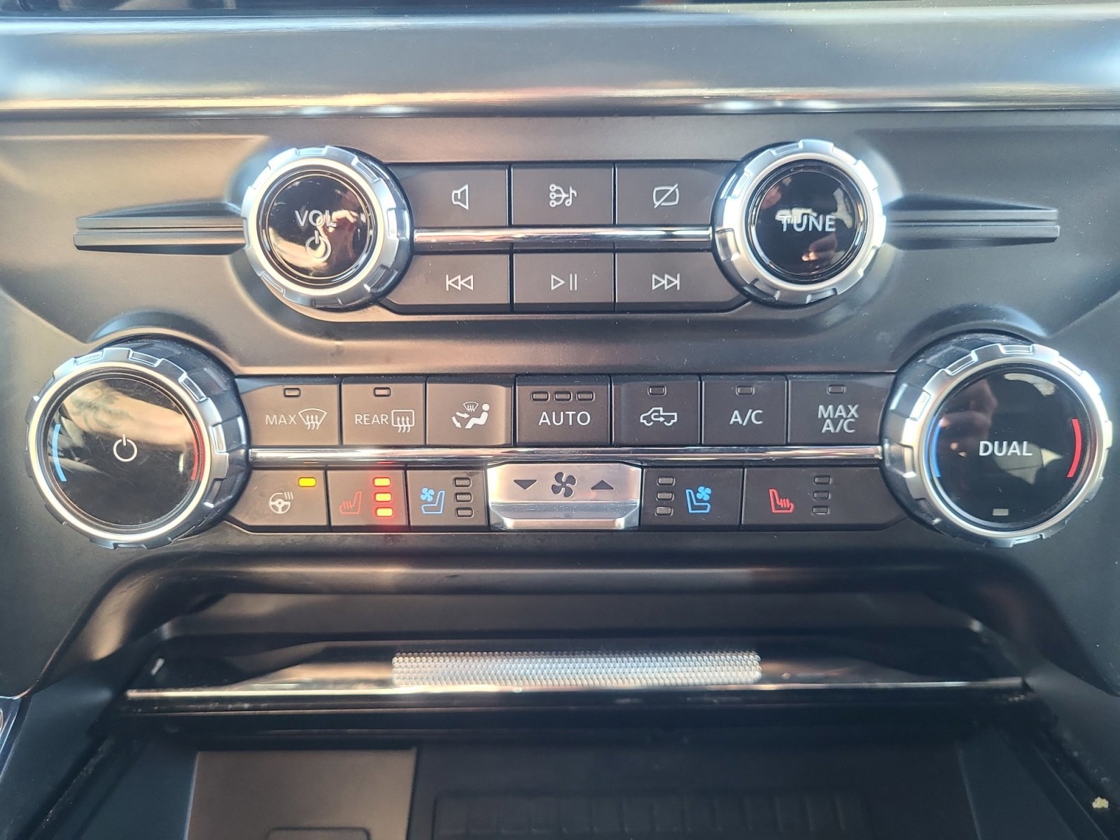 Certified 2022 Ford F150 Lariat w/ Equipment Group 502A High image 31