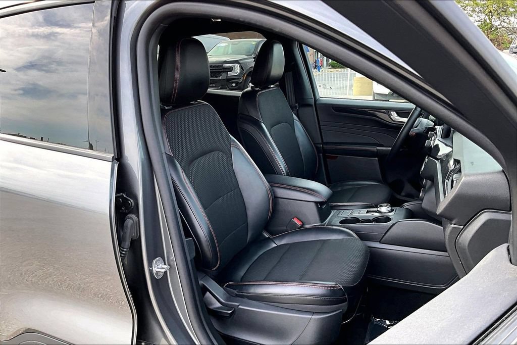 Certified 2025 Ford Escape ST-Line Select AWD/4WD image 7