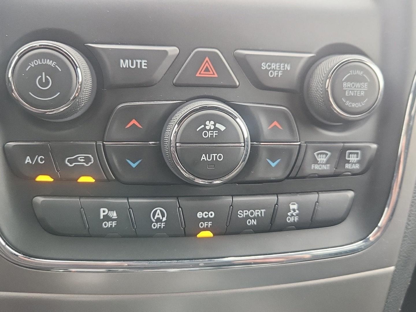 Used 2021 Jeep Grand Cherokee Laredo AWD/4WD image 21