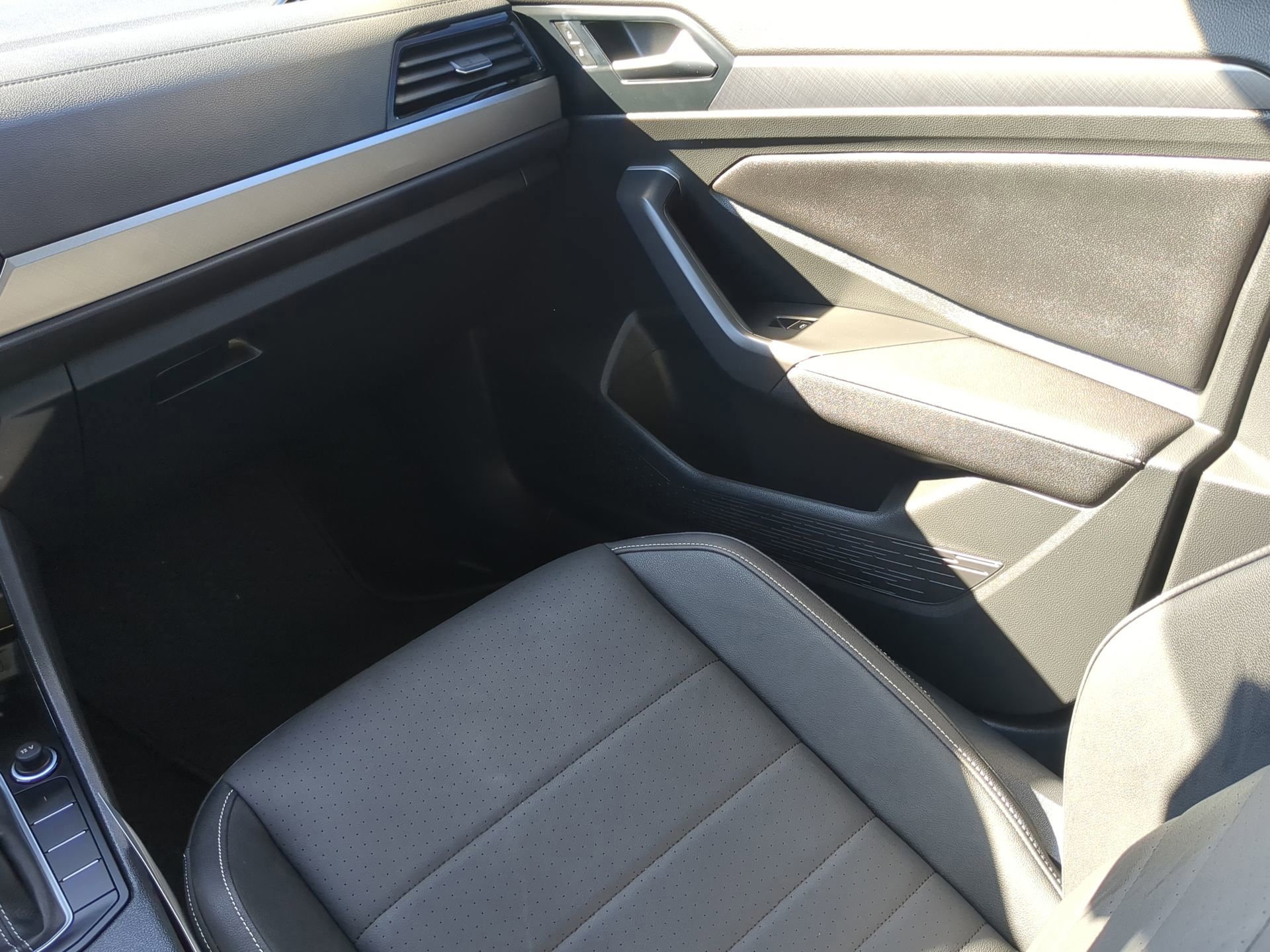 Used 2024 Volkswagen Jetta SE image 44