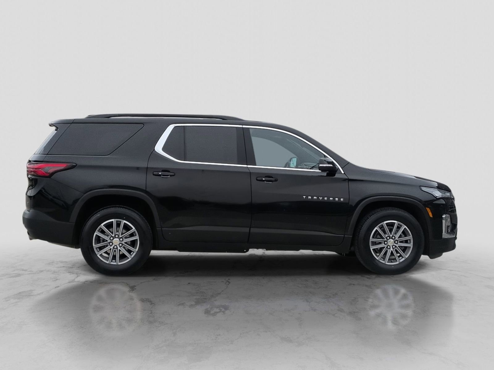 Used 2022 Chevrolet Traverse LT w/ LPO, Cargo Package image 9