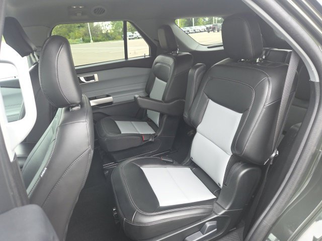 Certified 2024 Ford Explorer XLT w/ Equipment Group 202A AWD/4WD image 17