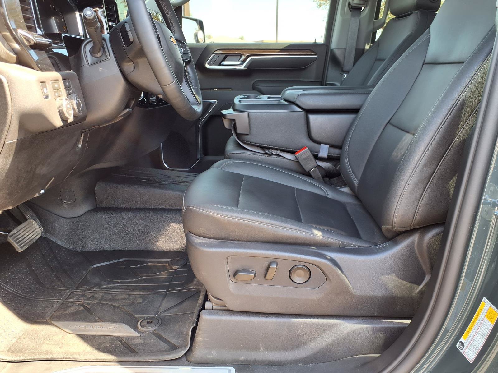 Used 2026 Chevrolet Silverado 1500 LT w/ Leather Package AWD/4WD image 23