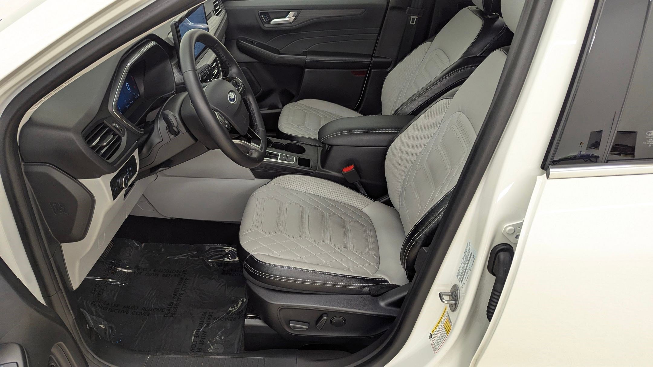 Certified 2023 Ford Escape Platinum w/ Premium Technology Package image 5