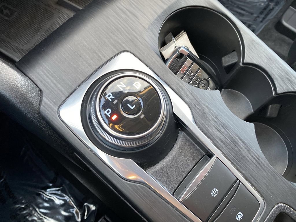 Certified 2025 Ford Escape Platinum image 24