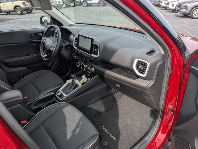 Used 2025 Hyundai Venue Limited FWD image 36