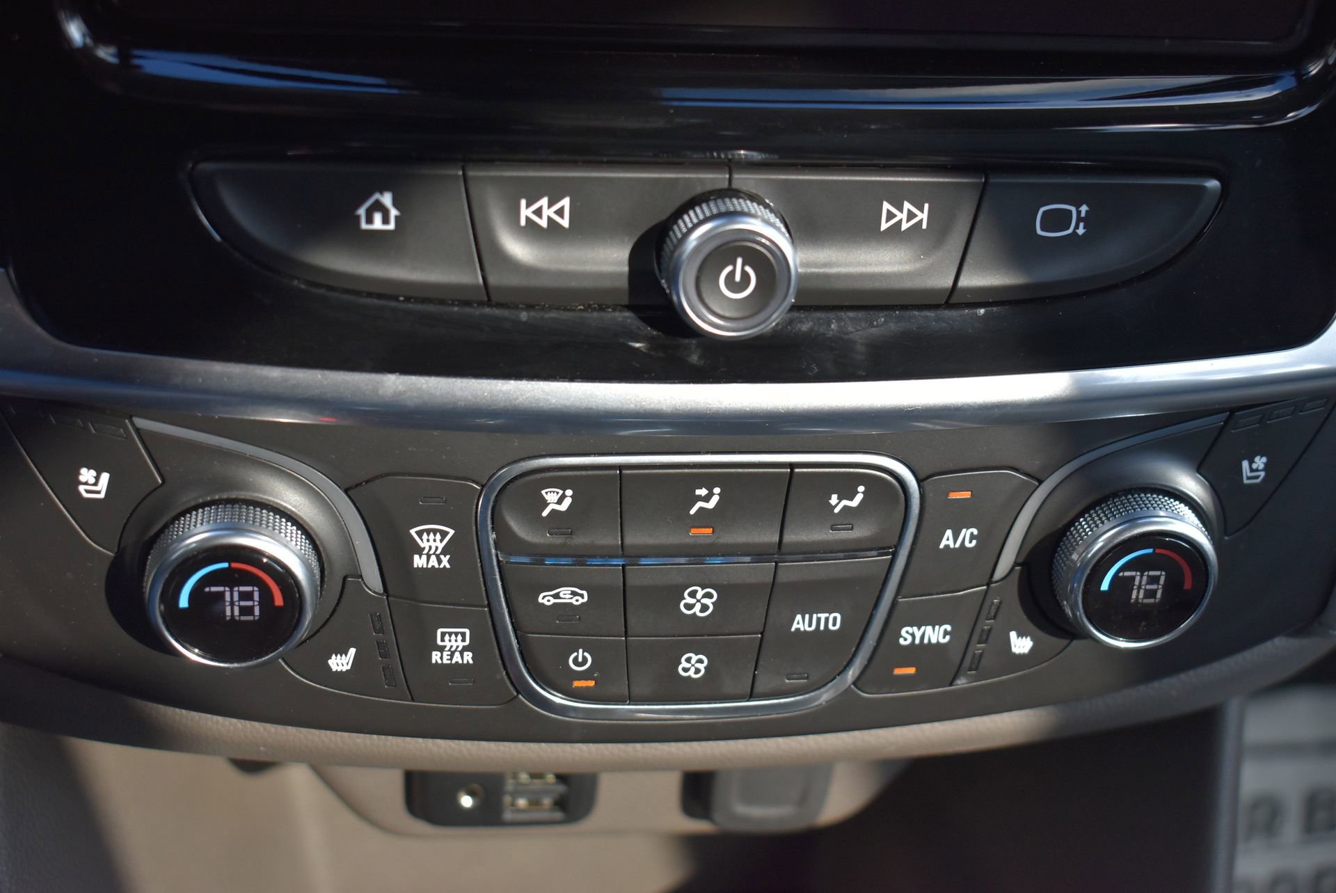 Used 2020 Chevrolet Traverse Premier image 30