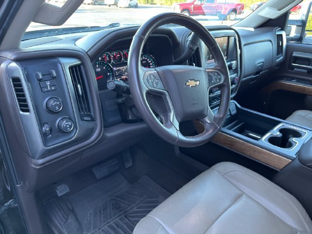 Used 2018 Chevrolet Silverado 2500 LTZ AWD/4WD image 16