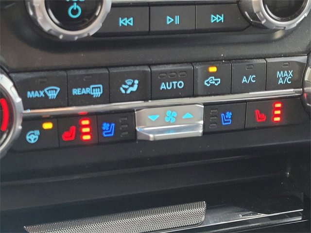 Certified 2023 Ford F350 Lariat w/ Chrome Package image 23