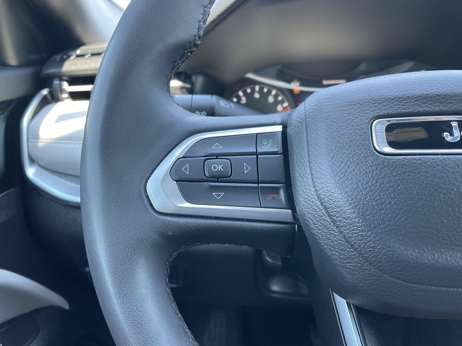 Used 2025 Jeep Compass Limited AWD/4WD image 13