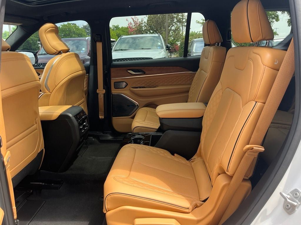 Used 2023 Jeep Grand Cherokee L Summit AWD/4WD image 13