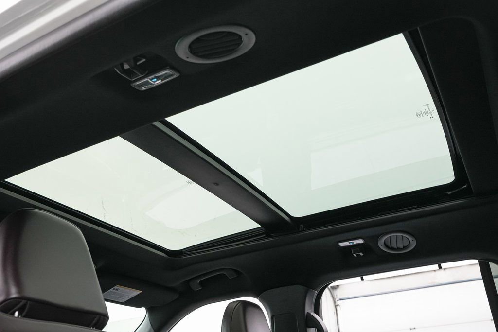 Certified 2025 Ford Explorer Platinum image 21