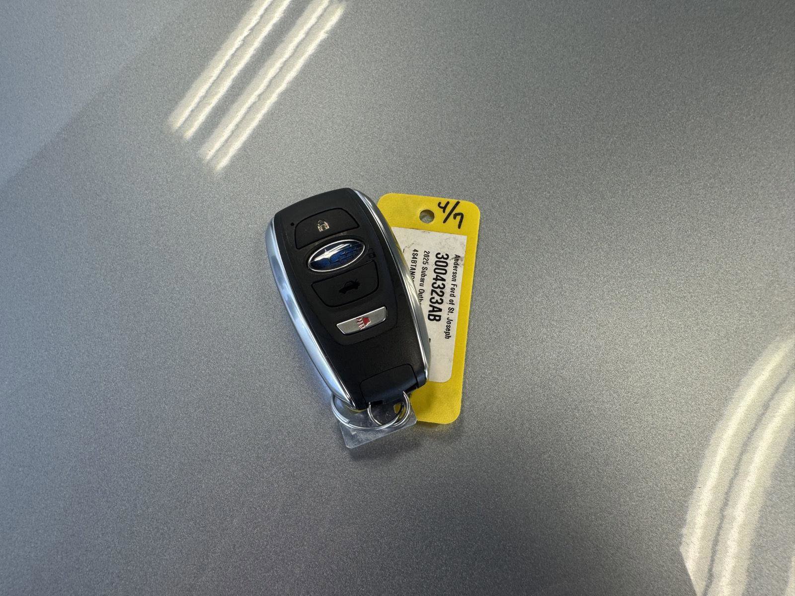 Used 2025 Subaru Outback Limited AWD/4WD image 42