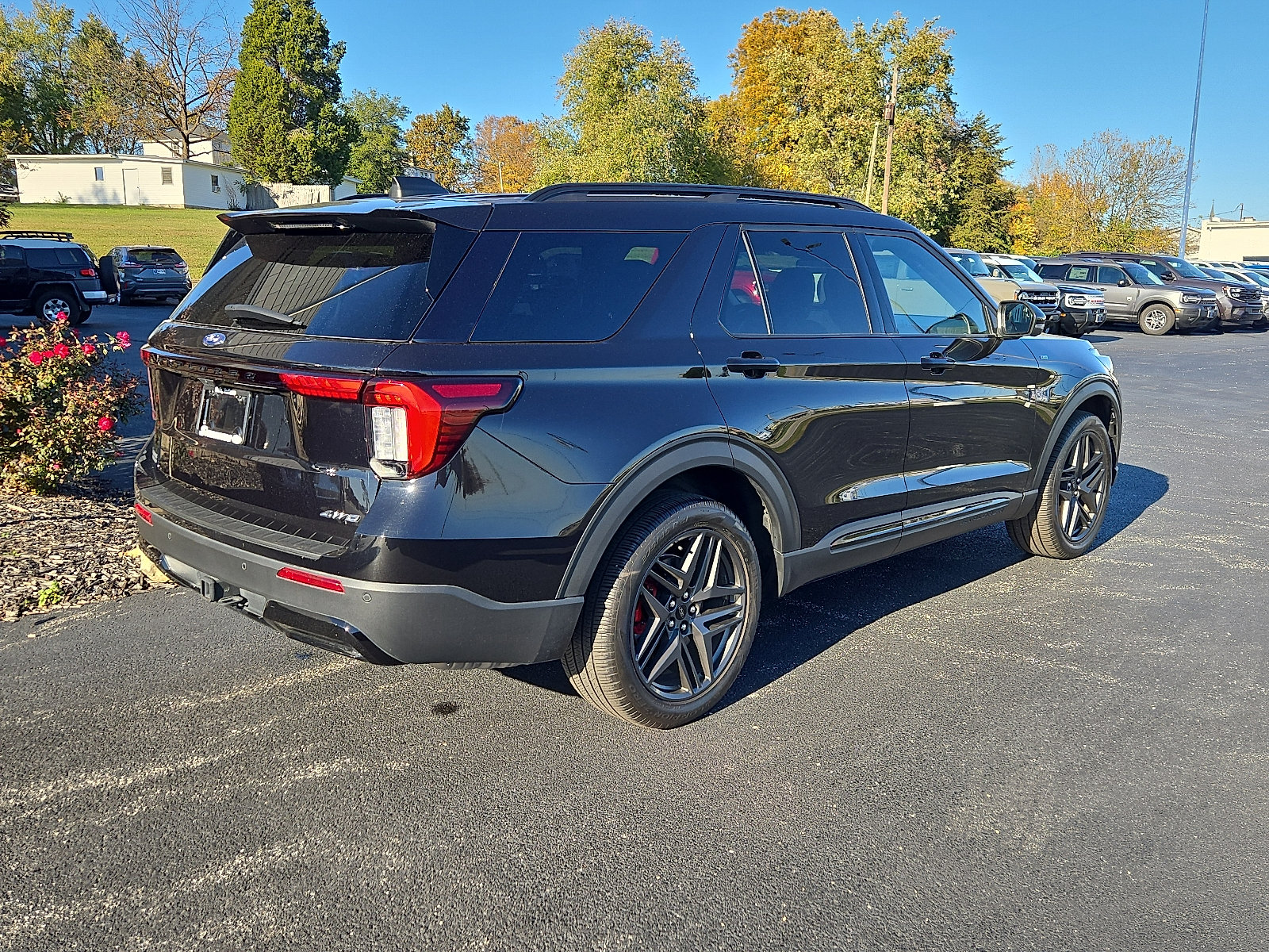 Certified 2025 Ford Explorer ST-Line w/ Premium Package AWD/4WD image 3