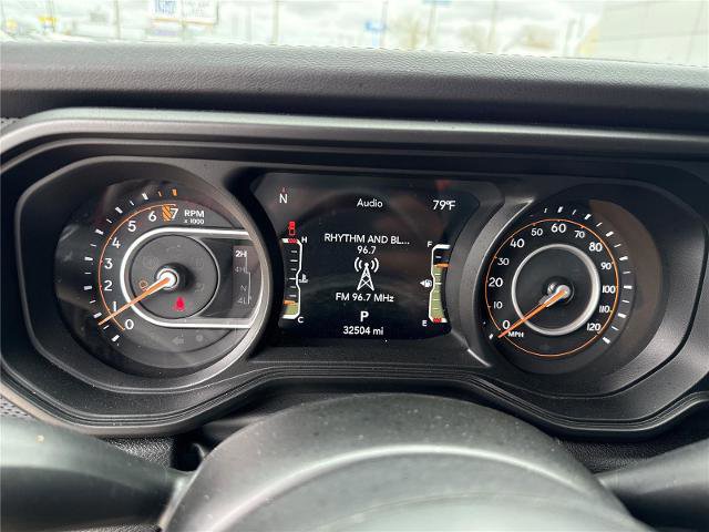 Used 2024 Jeep Gladiator Rubicon w/ Technology Group image 16