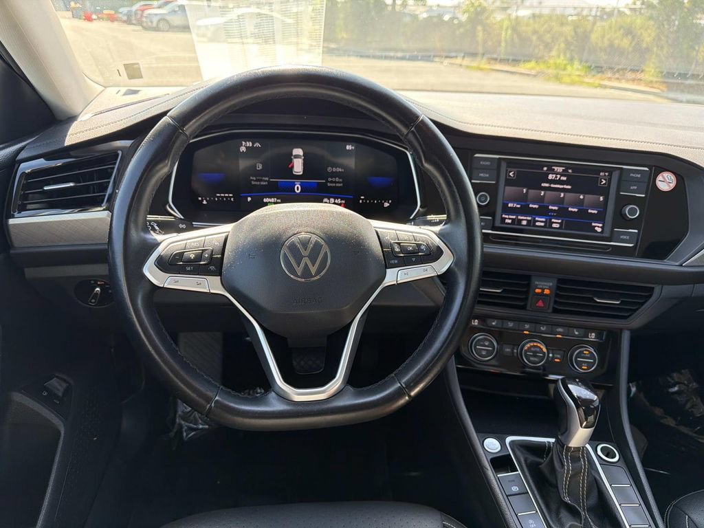 Used 2024 Volkswagen Jetta SE FWD image 11