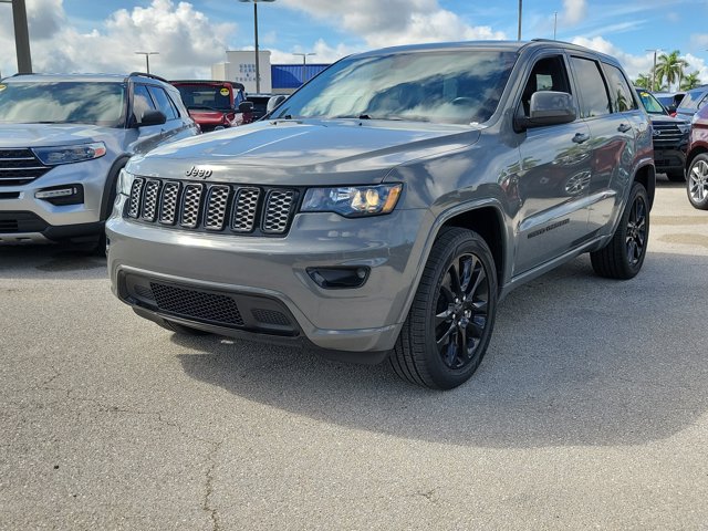 Used 2021 Jeep Grand Cherokee Laredo X AWD/4WD image 3