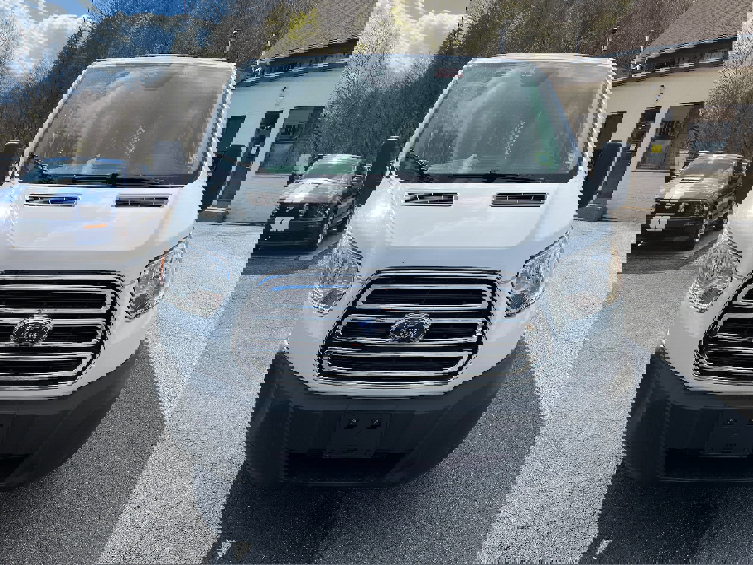Certified 2019 Ford Transit 250 130 Low Roof w/ Exterior Upgrade Package image 7