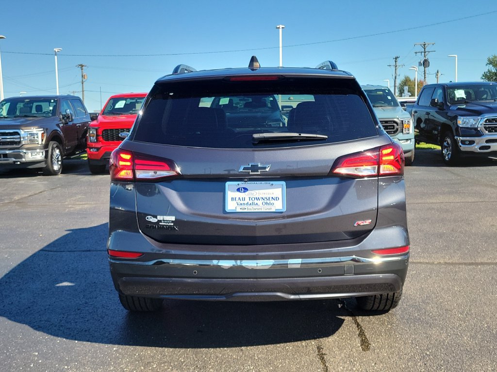 Used 2022 Chevrolet Equinox RS w/ RS Leather Package FWD image 5