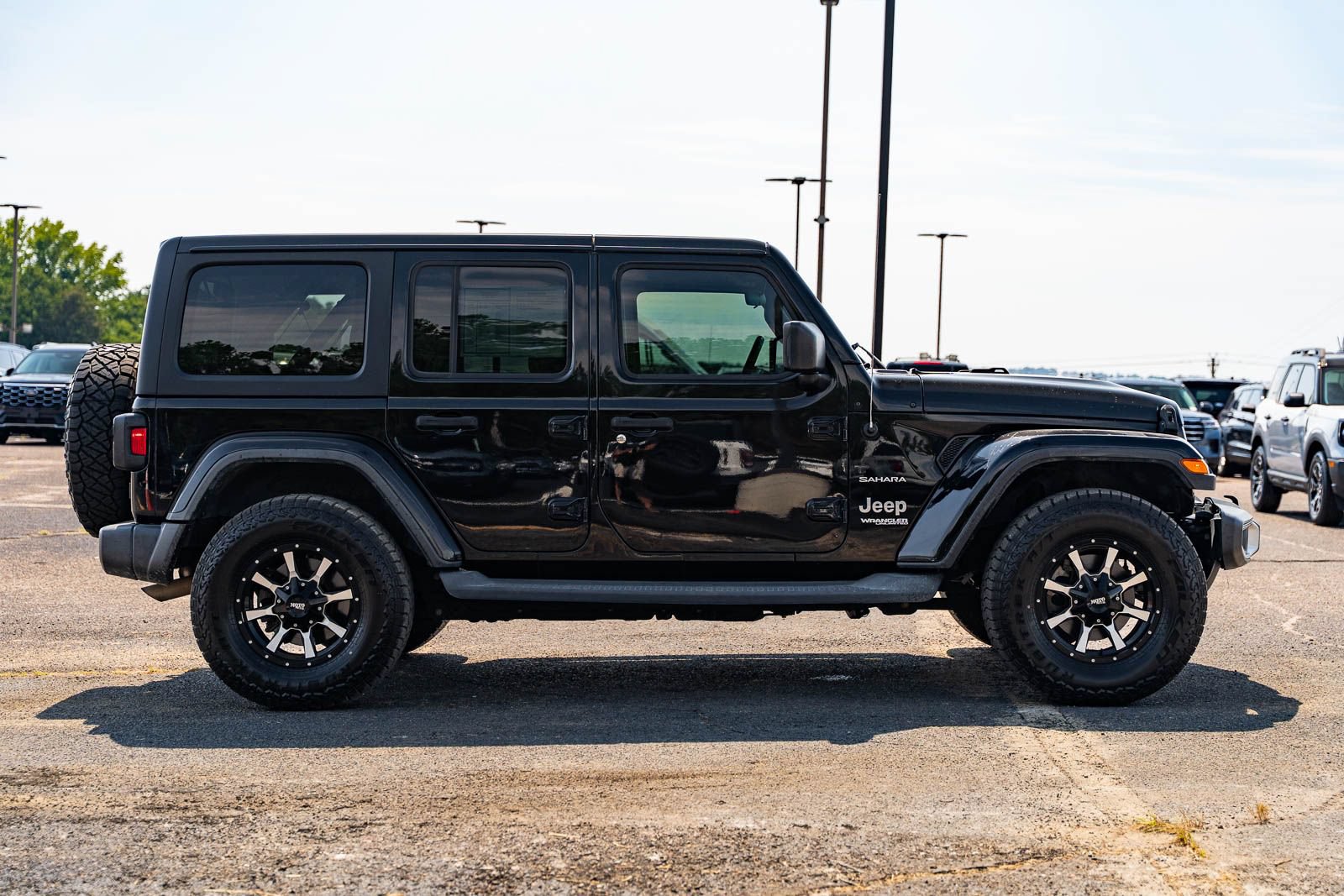 Used 2019 Jeep Wrangler Unlimited Sahara AWD/4WD image 8