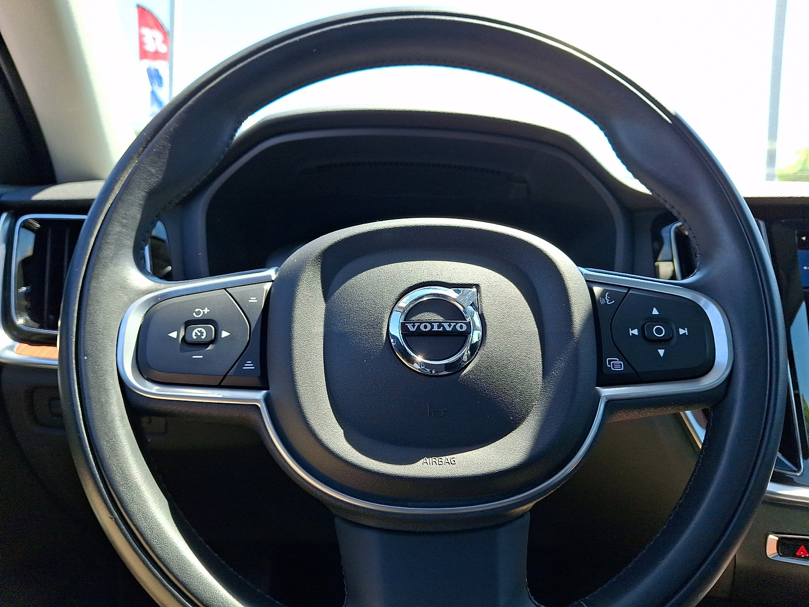 Used 2022 Volvo S60 B5 Momentum w/ Premium Package AWD/4WD image 25