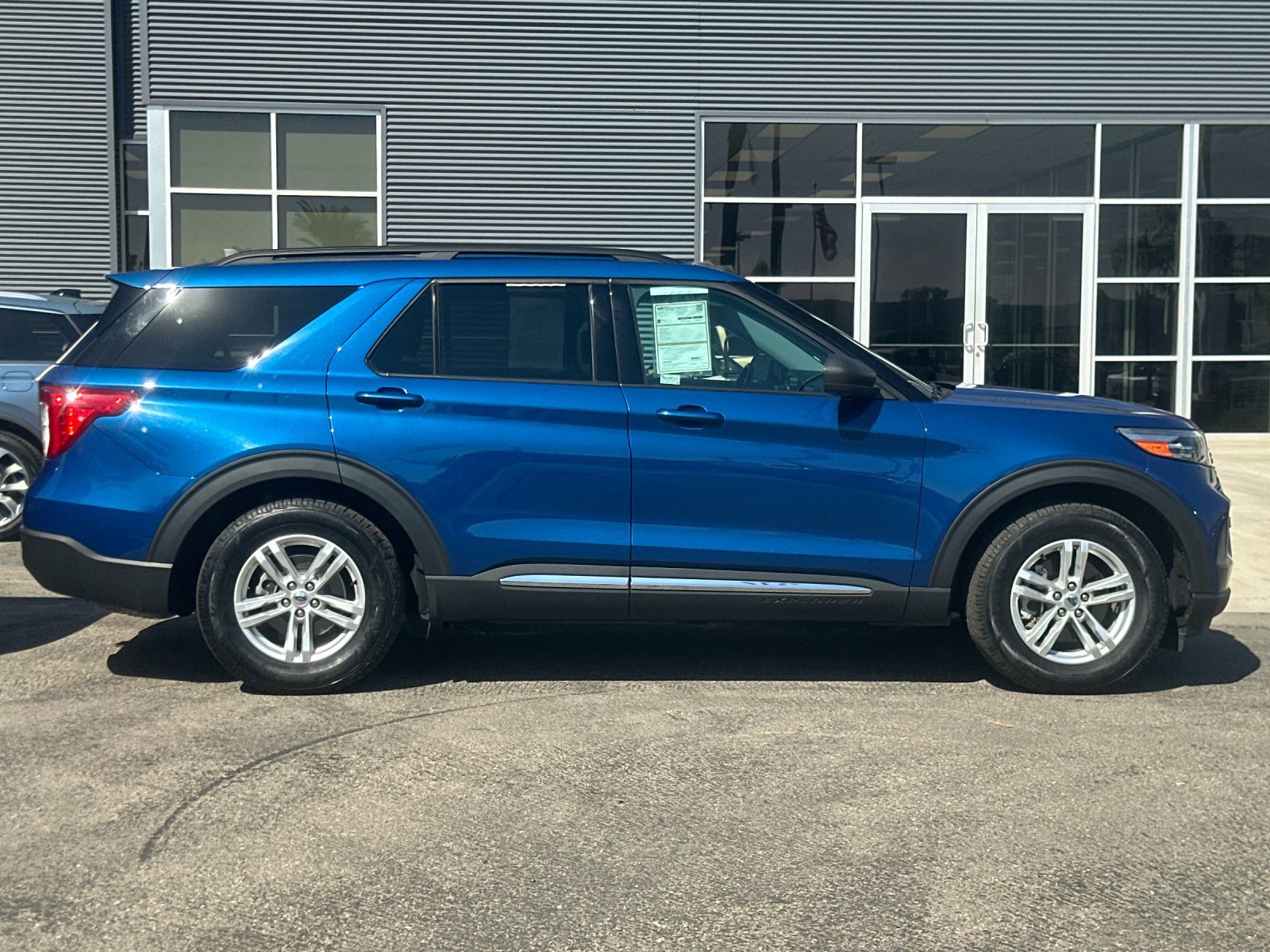 Certified 2022 Ford Explorer XLT w/ Class IV Trailer Tow Package image 6