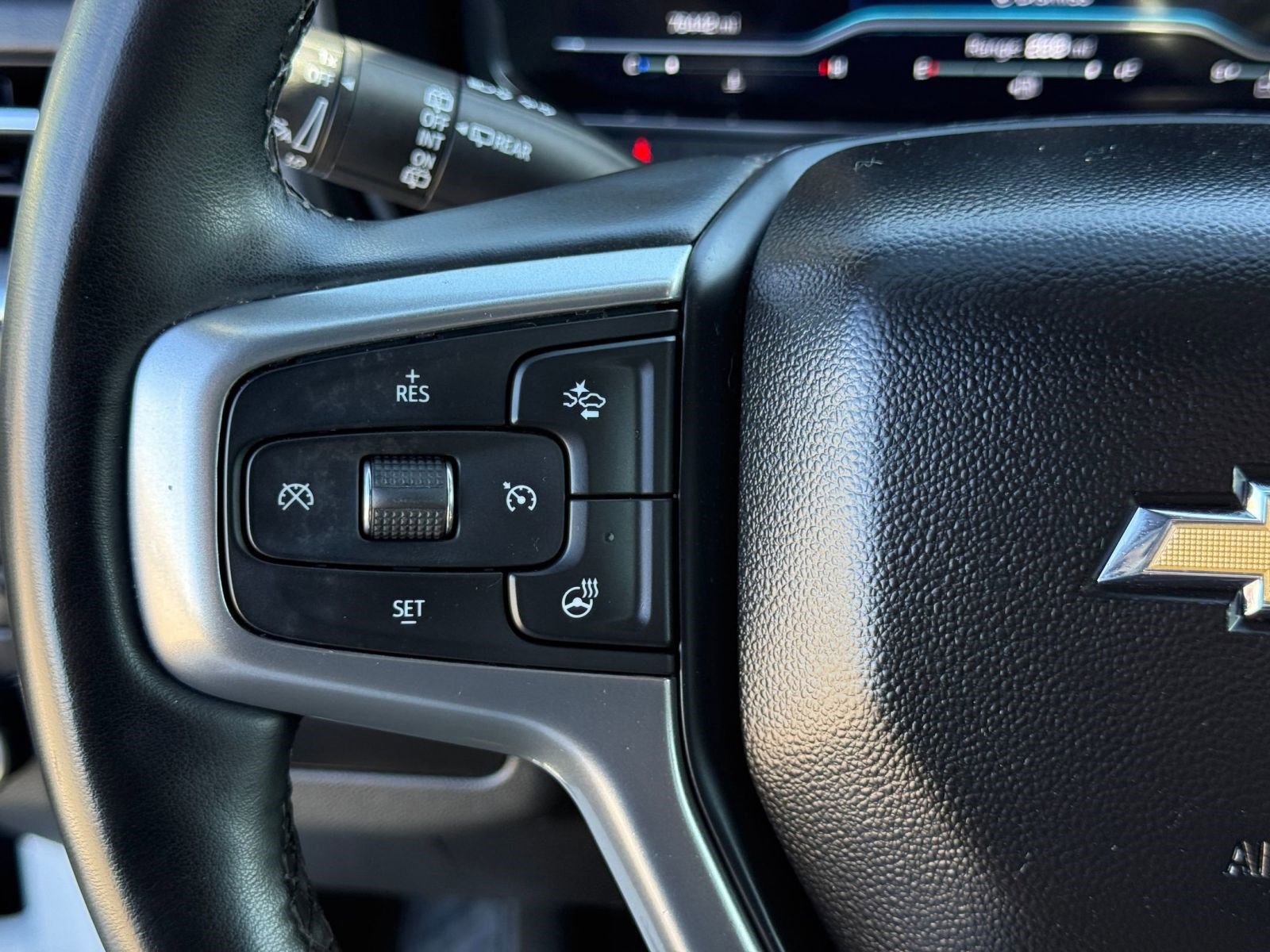 Used 2023 Chevrolet Suburban Premier image 16