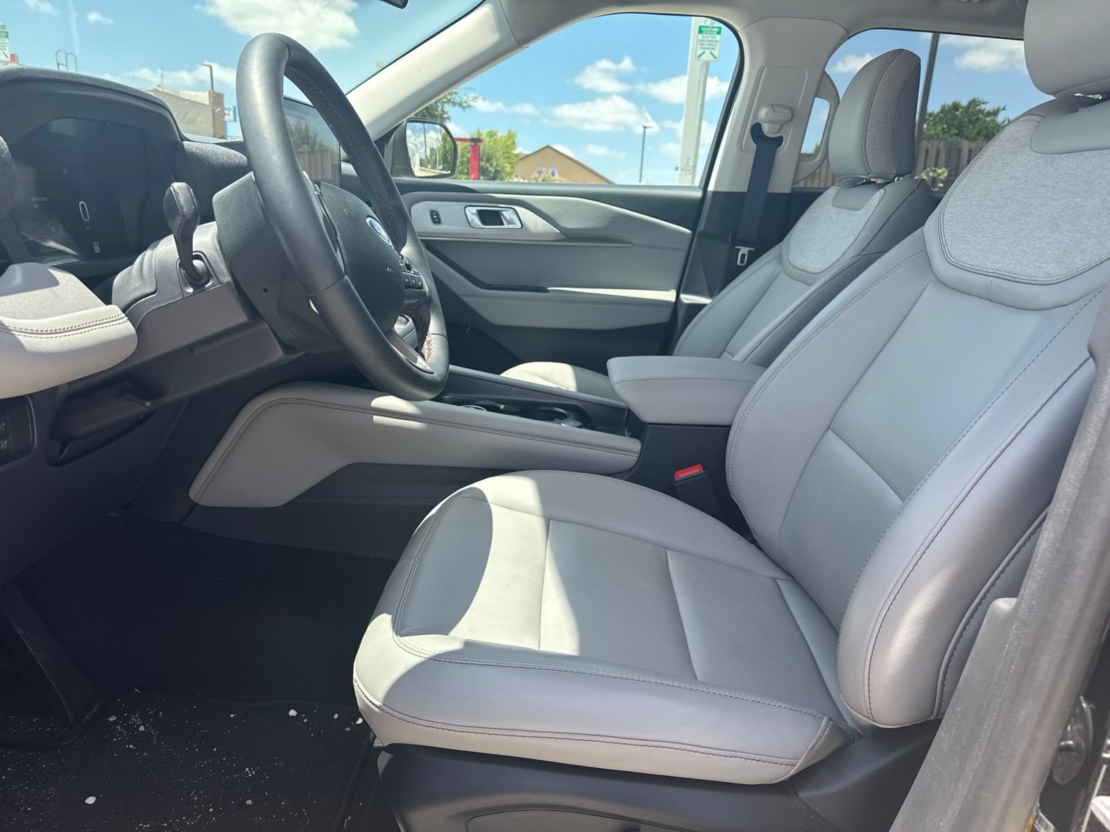 Certified 2025 Ford Explorer Active w/ Active Comfort Package RWD image 10