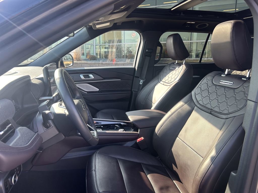 Certified 2025 Ford Explorer Platinum w/ LUX Leather Package image 10