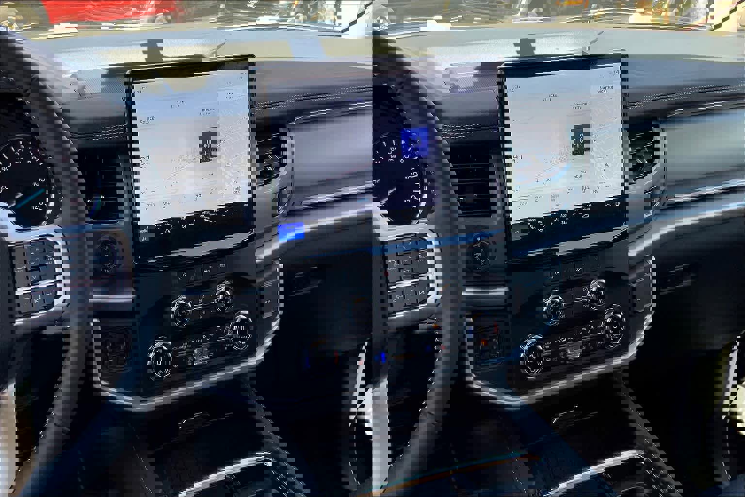 Certified 2024 Ford Expedition XLT image 6