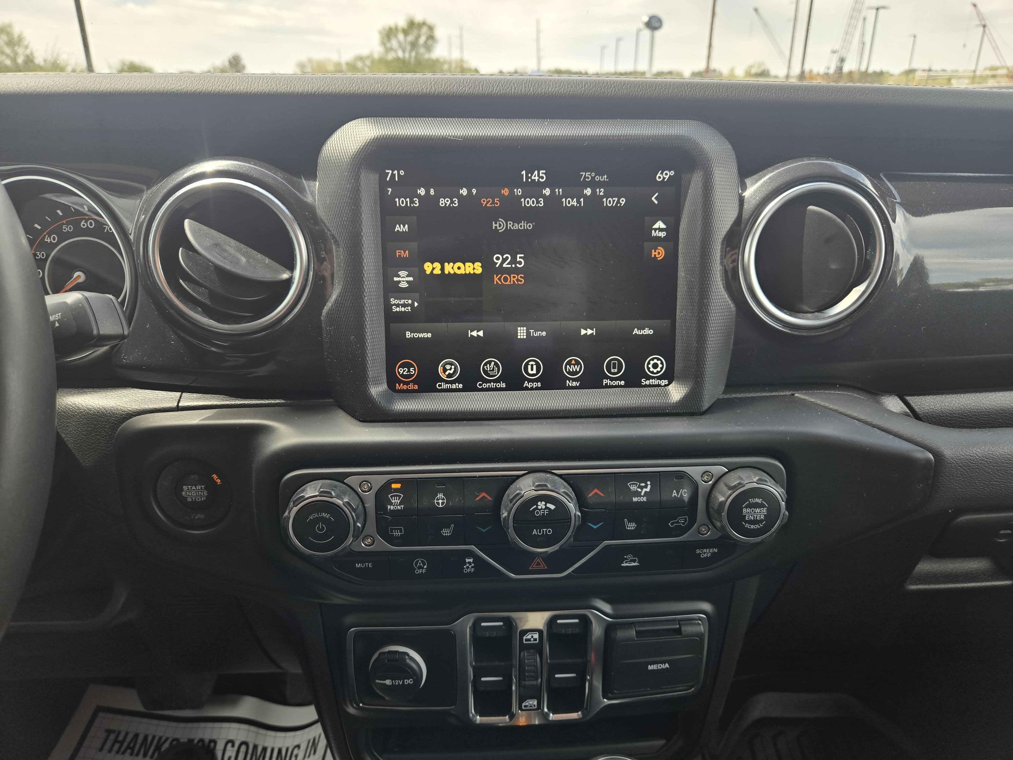 Used 2023 Jeep Wrangler Unlimited Sahara AWD/4WD image 23