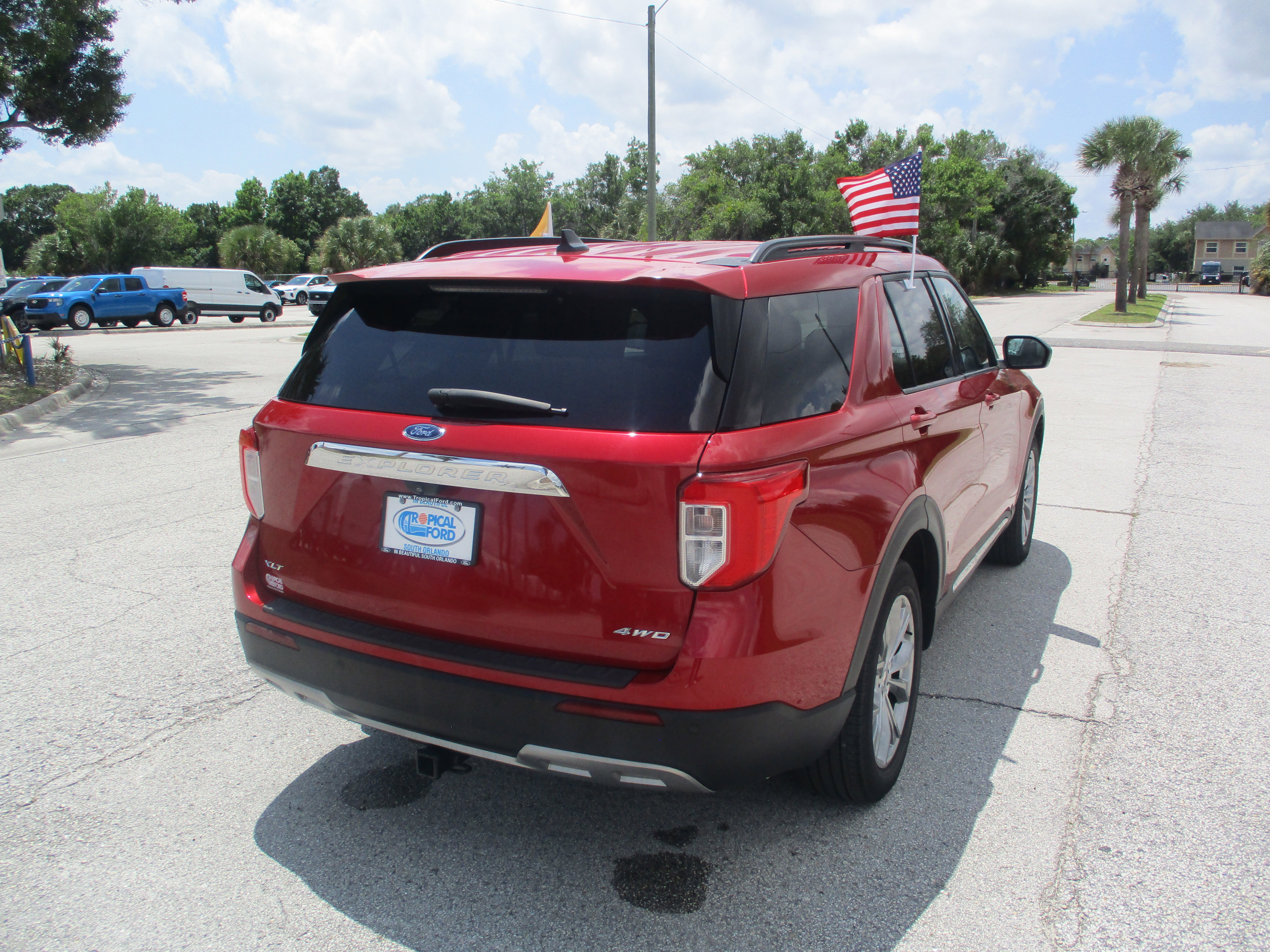 Certified 2022 Ford Explorer XLT w/ Equipment Group 202A AWD/4WD image 7