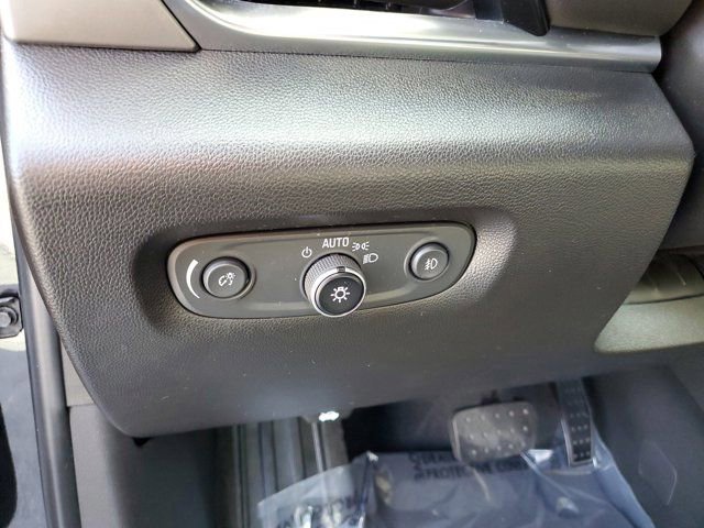 Used 2020 Chevrolet Traverse LT image 19