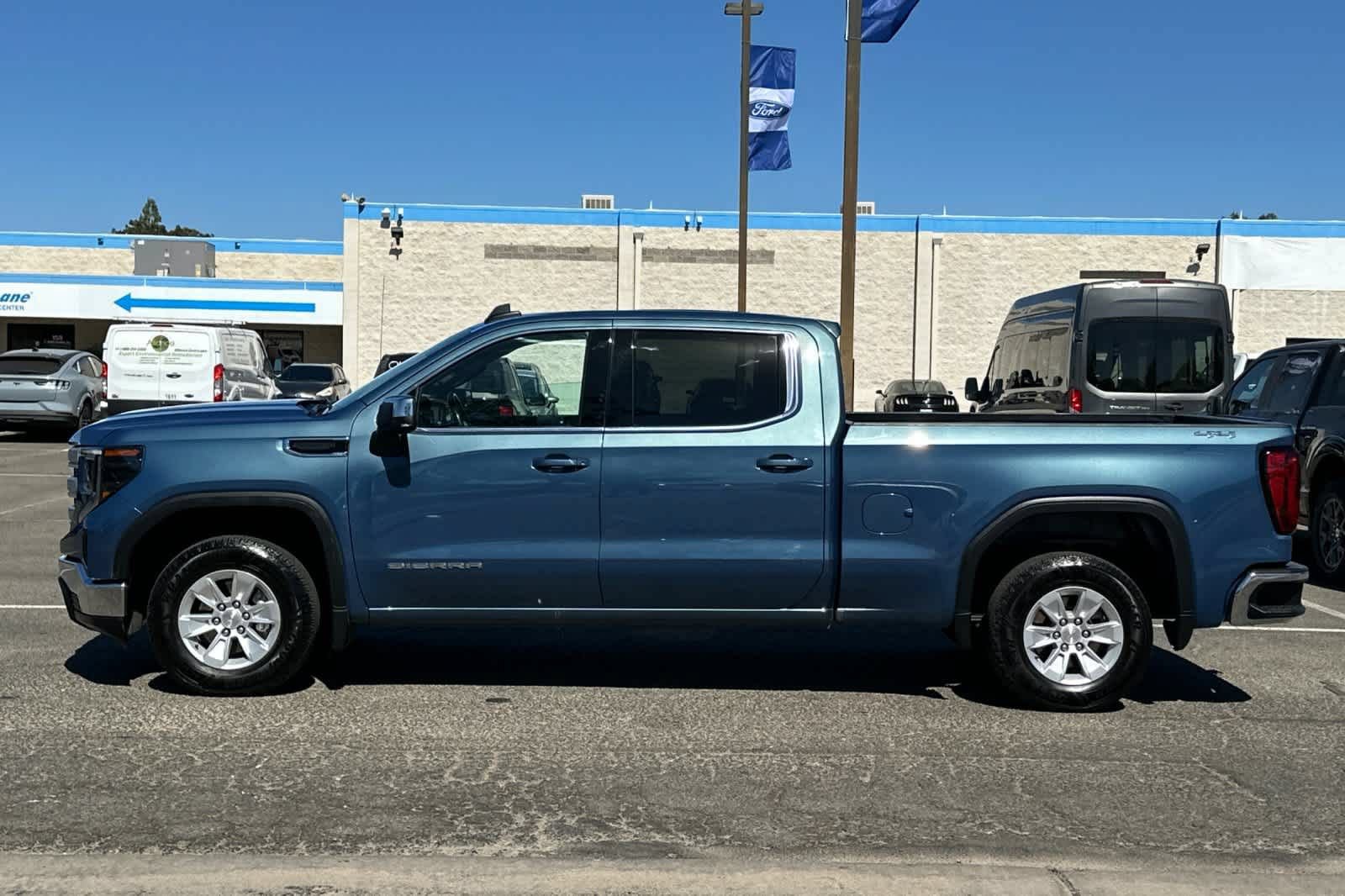 Used 2024 GMC Sierra 1500 SLE AWD/4WD image 6