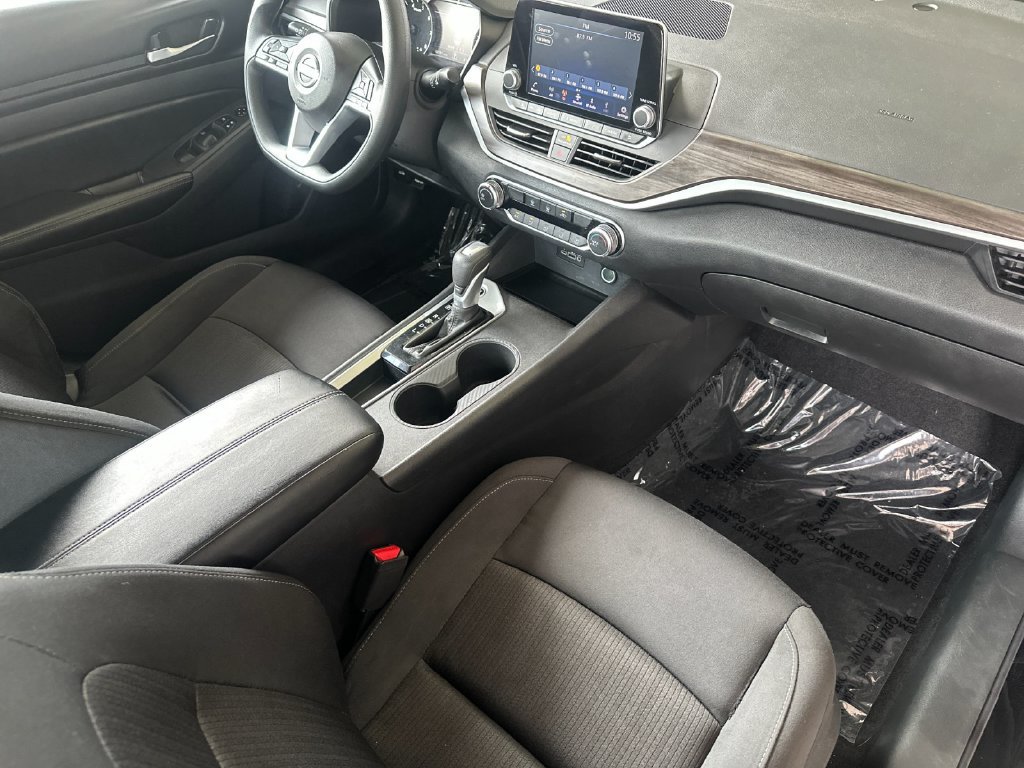 Used 2025 Nissan Altima 2.5 SV FWD image 14